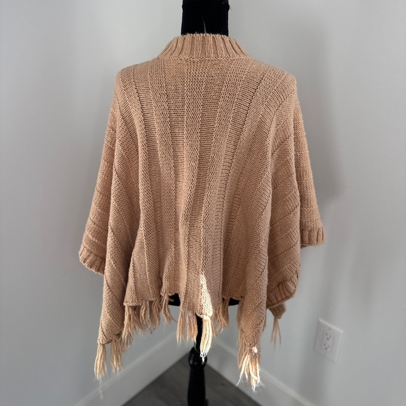 Forever 21 Wool Blend Camel Knit Women’s Poncho (S) - Picture 6 of 8